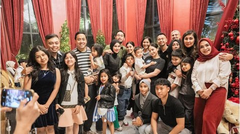 7 Momen Meriah Ulang Tahun Mama Amy, Diwarnai Kejutan Spesial dari Raffi Ahmad dan Keluarga Besar