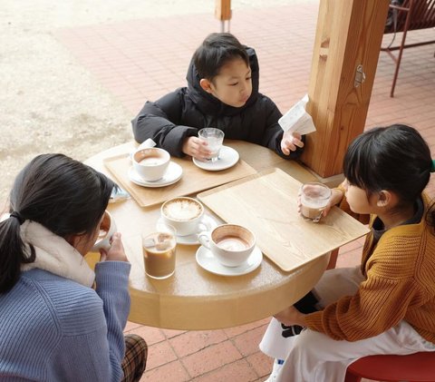 Kekompakan Desta, Natasha Rizky dan Anak-Anak Asik Liburan ke Jepang, Didoakan Netizen Jadi Keluarga Utuh Lagi