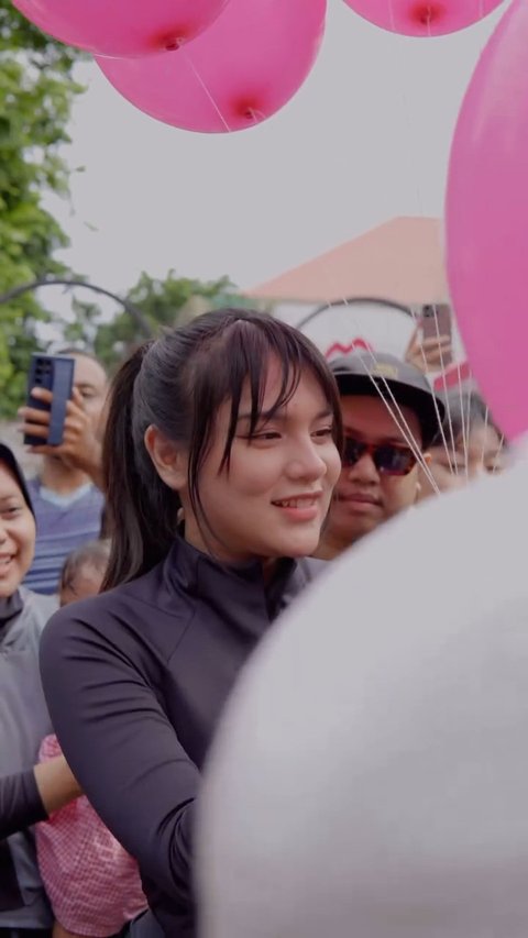 Davina Karamoy Tampil Menawan di Car Free Day Surabaya, Netizen Terpana: Rani adalah Maut