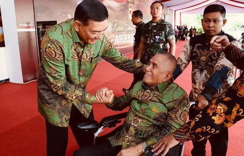 Kompak Pakai Batik Hijau, Momen Spesial Sjafrie Salam Komando dengan Eks Menhan Ryamizard