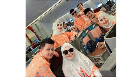 Ayu Ting Ting Tutup Tahun 2024 dengan Boyong Keluarga Besar Umrah Bersama, Tak Ketinggalan Bilqis Sang Anak Tunggal