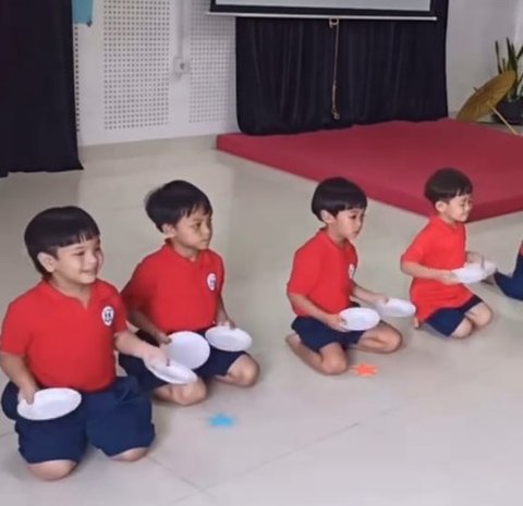 Potret Gala Sky Latihan Tari Piring di Sekolah, Ekspresinya Menggemaskan Banget dan Terlihat Paling Sumringah