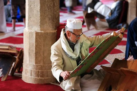 Al-Qur'an sebagai Pedoman Hidup, Penjelasan Ustadz Adi Hidayat tentang Jalan Menuju Kebahagiaan dan Kesuksesan