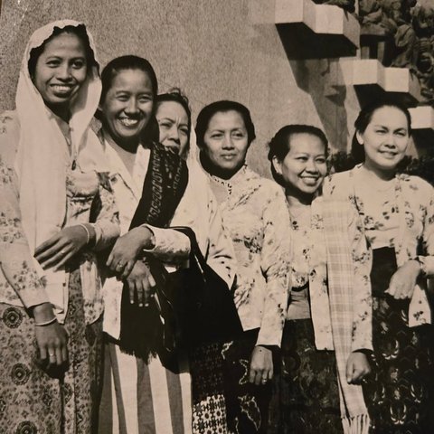 Potret Srikandi Indonesia Tahun 1957 Saat Berkunjung ke Amerika Serikat, Penampilannya Bikin Salfok