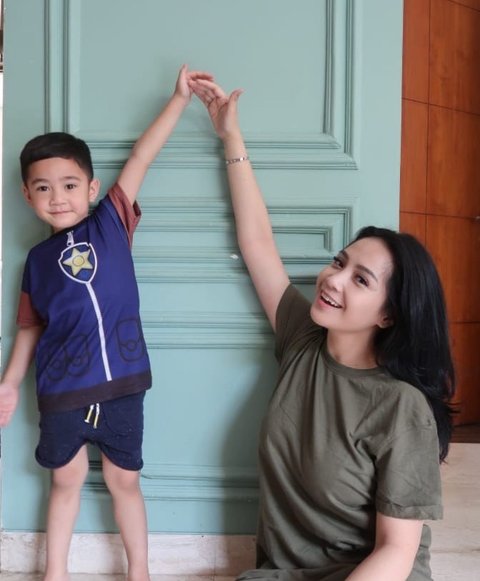 Foto Kecil Rafathar dan Rayyanza  Bak Pinang Dibelah Dua, Mirip Banget Sampai Bikin Netizen Heboh