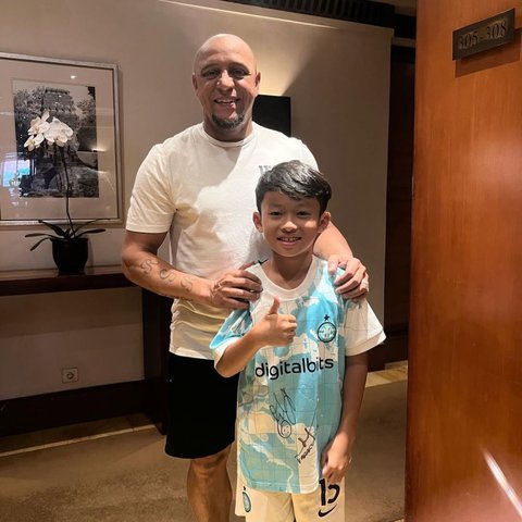 Anak Okie Agustina Pamer Kebersamaan Bareng Marco Materazzi hingga Roberto Carlos, Bintang Sepak Bola Dunia