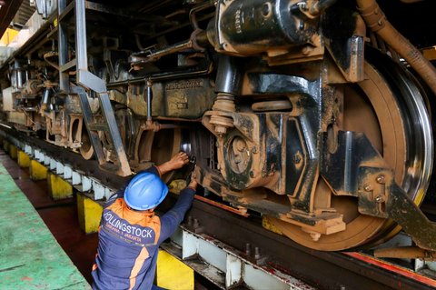 FOTO: KAI Daop 1 Jakarta Siapkan 17 Kereta Api Tambahan untuk Layani Penumpang di Libur Natal dan Tahun Baru