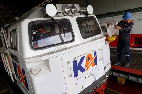 FOTO: KAI Daop 1 Jakarta Siapkan 17 Kereta Api Tambahan untuk Layani Penumpang di Libur Natal dan Tahun Baru