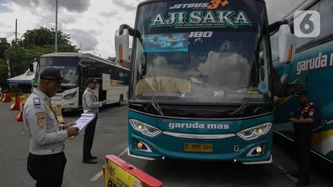 FOTO: Jelang Natal dan Tahun Baru, Terminal Kalideres Cek Kelaikan Jalan Bus-Bus AKAP