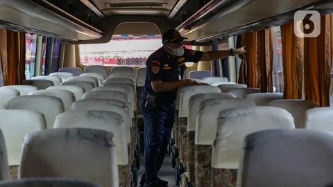 FOTO: Jelang Natal dan Tahun Baru, Terminal Kalideres Cek Kelaikan Jalan Bus-Bus AKAP