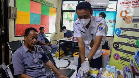 FOTO: Jelang Natal dan Tahun Baru, Terminal Kalideres Cek Kelaikan Jalan Bus-Bus AKAP