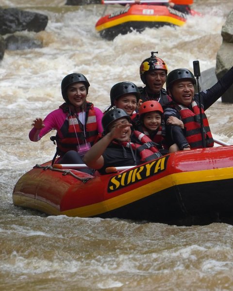 Keluarga Anang Hermansyah Nikmati Momen Seru Liburan di Bali, Rafting hingga Nginap Tenda