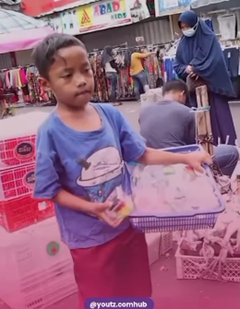 Perjuangan Bocah Yatim Ditinggal Pergi Ibu, Sesenggukan Curhat Tiap Hari Jualan Kue Demi Sambung Hidup