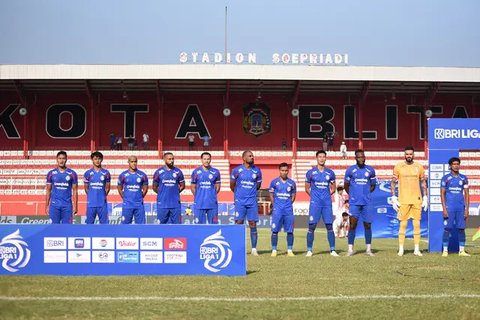 Pelatih Arema Tidak terlihat di Sesi Latihan, Dipecat?