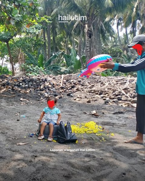 Potret Miris Buruh Pengayak Pasir Bawa Anak Balitanya ke Tempat Kerja, Panas-panasan Sering Tak Dapat Uang