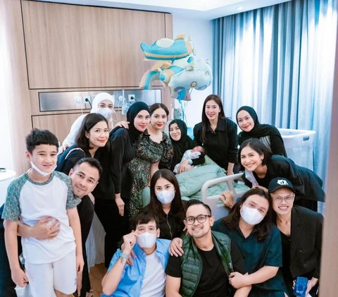 Raffi Ahmad dan Nagita Slavina Jenguk Shandy Purnamasari yang Baru Lahiran, Tampil Kompak Penuh Kehangatan