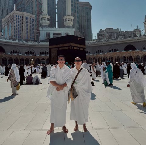 5 Potret Umay Shahab dan Iqbaal Ramadhan Umrah Bareng ke Tanah Suci Mekkah, Didoakan Persahabatan Langgen Sampai ke Surga