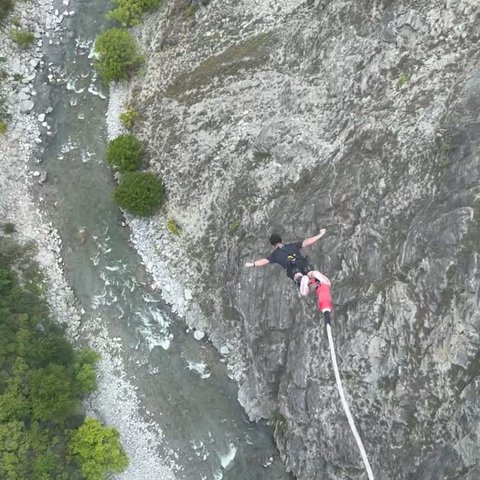 Penampilan Boy William Pacu Adrenalin dengan Bungee Jumping Tertinggi di New Zealand, Ekstrem Banget