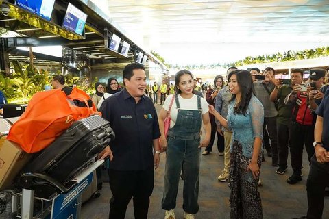 Potret Nagita Slavina Dampingi Raffi Ahmad saat Bersama Menteri BUMN, Penampilan Bak ABG Langsung Jadi Sorotan