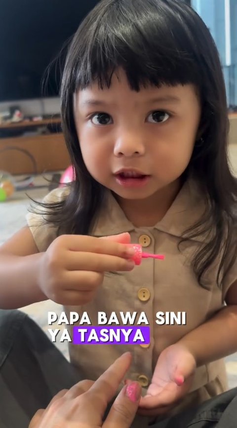 Momen Ameena Kutekin Kuku Atta Halilintar, Cute Pakai Warna Pink