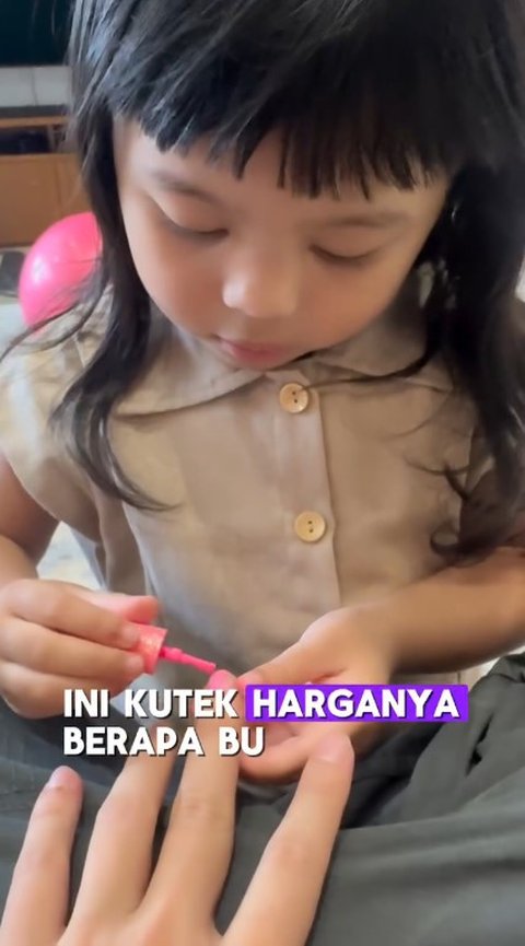 Momen Ameena Kutekin Kuku Atta Halilintar, Cute Pakai Warna Pink