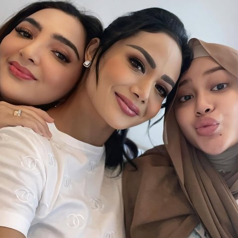 Pesan Haru Menyentuh Hati Aurel Hermansyah untuk Krisdayanti dan Ashanty saat Peringatan Hari Ibu sambil Unggah Foto Lawas