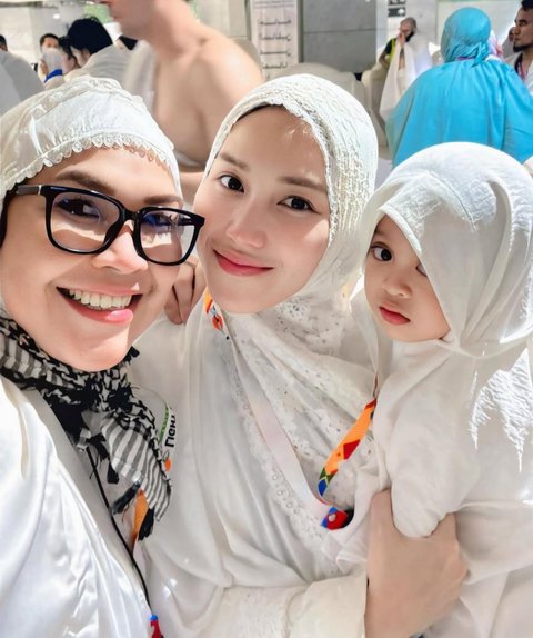 Momen Spesial Ayu Ting Ting Peringati Hari Ibu di Tanah Suci Bersama Umi Kalsum, Tulis Pesan Haru untuk Para Ibu