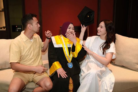 Keseruan Keluarga Raffi Ahmad Rayakan Wisuda Lala Pengasuh Rafathar, Syukuran ke Bali