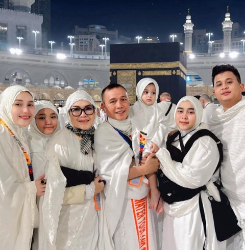 Ungkapan Menyentuh Hati Ayu Ting Ting Rayakan Hari Ibu Saat Umrah, Banjir Komentar