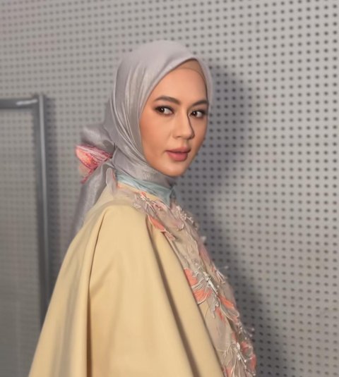 5 Pesona Paula Verhoeven di Jakarta Fashion Week 2025, Tampil Elegan Teduhkan Pandangan