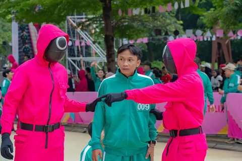 6 Potret Keseruan Rizky Ridho, Fajar Sadboy hingga Susi Susanti Ikut Main 'Red Light Green Light' Ala Squid Game di GBK