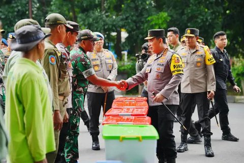 Polri Terapkan Contraflow di Tol Japek Amankan Puncak Arus Mudik Nataru 2024