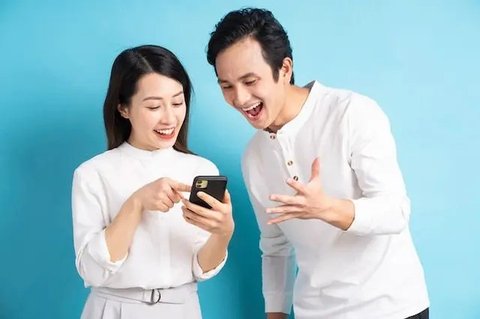 5 Hal Dalam Chatting ini Bikin Pria Makin Suka pada Kamu