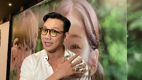 Potret Denny Sumargo Rayakan Natal di Singapura, Perdana Kenalkan Baby Biel ke Keluarga Olivia Allan