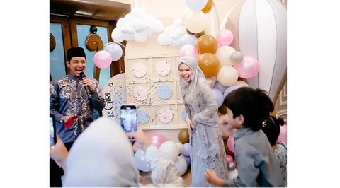 6 Potret Momen Bahagia Chand Kelvin dan Istri di Acara Tasyakuran 4 Bulan Kehamilan dan Gender Reveal