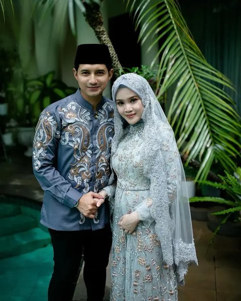 6 Potret Momen Bahagia Chand Kelvin dan Istri di Acara Tasyakuran 4 Bulan Kehamilan dan Gender Reveal