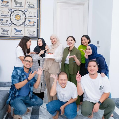 Zaskia Sungkar Kembali Dapat Kejutan Ulang Tahun dari Para Sahabat, Ada Nagita Slavina, Gilang Widya hingga Wanda Hara