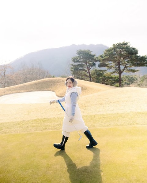 Potret Cantik dan Putih Shandy Aulia Asik Main Golf di Korea, Pesonanya Disebut Mirip Song Hye Kyo