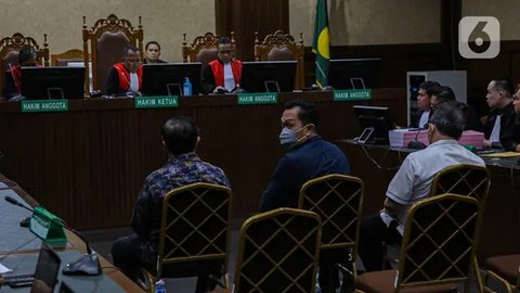 FOTO: Momen Tiga Hakim PN Surabaya Didakwa Terima Suap Rp4,6 Miliar Terkait Vonis Bebas Ronald Tannur