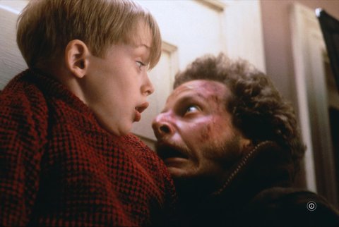 Pengakuan Menarik Daniel Stern, Pemeran Pencuri di Home Alone yang Hanya Menonton Sekali Filmnya Sejak 1990