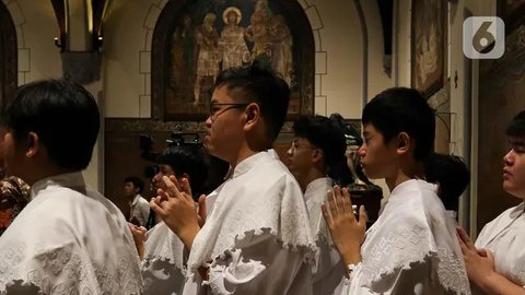 FOTO: Suasana Khidmat Misa Malam Natal di Gereja Katedral Jakarta