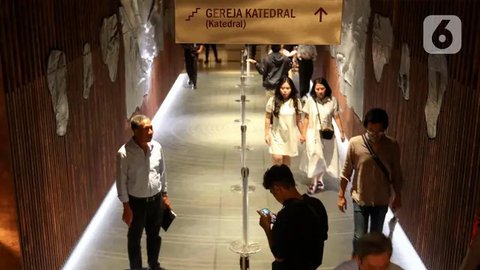 FOTO: Melihat Terowongan Silaturahmi Permudah Akses Jemaat Gereja Katedral Jakarta Saat Misa Malam Natal