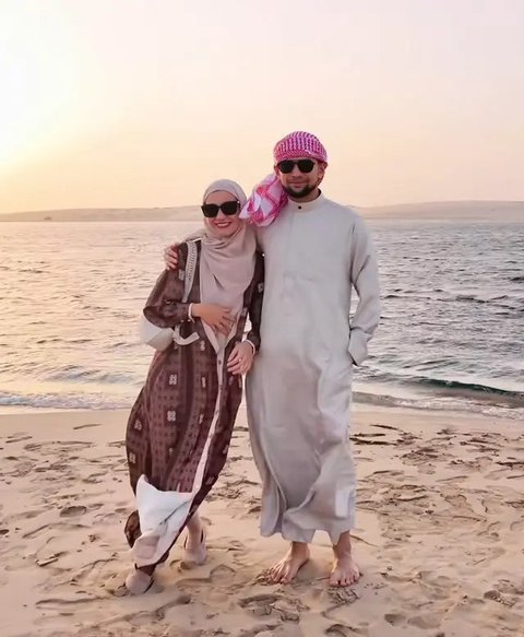 8 Gaya Hijab Cantik Shireen Sungkar saat Liburan di Qatar dan Turki, Outfitnya Serasi dengan Teuku Wisnu