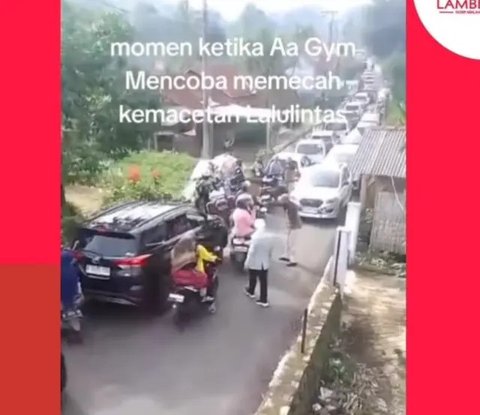 Aa Gym Turun Tangan Atur Lalu Lintas Jalanan di Bandung Macet Parah, Pemotor Susah Diatur Langsung Manut