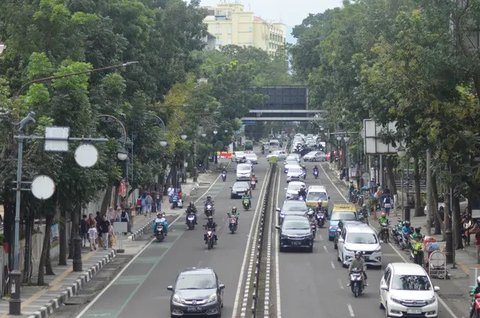 Aa Gym Turun Tangan Atur Lalu Lintas Jalanan di Bandung Macet Parah, Pemotor Susah Diatur Langsung Manut