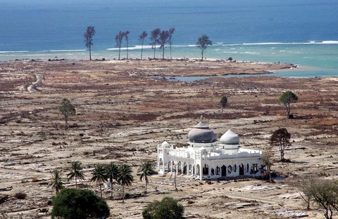 FOTO: Mengenang Potret Pilu Kehancuran Akibat Tsunami Aceh 20 Tahun Lalu, Ratusan Ribu Jiwa Melayang