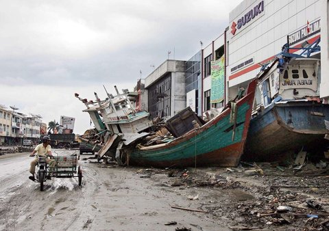 FOTO: Mengenang Potret Pilu Kehancuran Akibat Tsunami Aceh 20 Tahun Lalu, Ratusan Ribu Jiwa Melayang