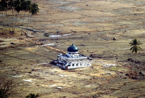 FOTO: Mengenang Potret Pilu Kehancuran Akibat Tsunami Aceh 20 Tahun Lalu, Ratusan Ribu Jiwa Melayang