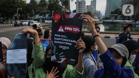 FOTO: Aksi Massa Mahasiswa Demo di Patung Kuda Tolak Keras Kenaikan PPN 12 Persen