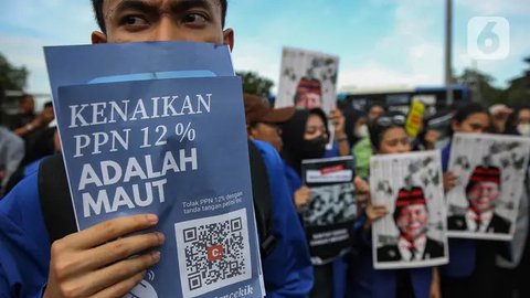 FOTO: Aksi Massa Mahasiswa Demo di Patung Kuda Tolak Keras Kenaikan PPN 12 Persen